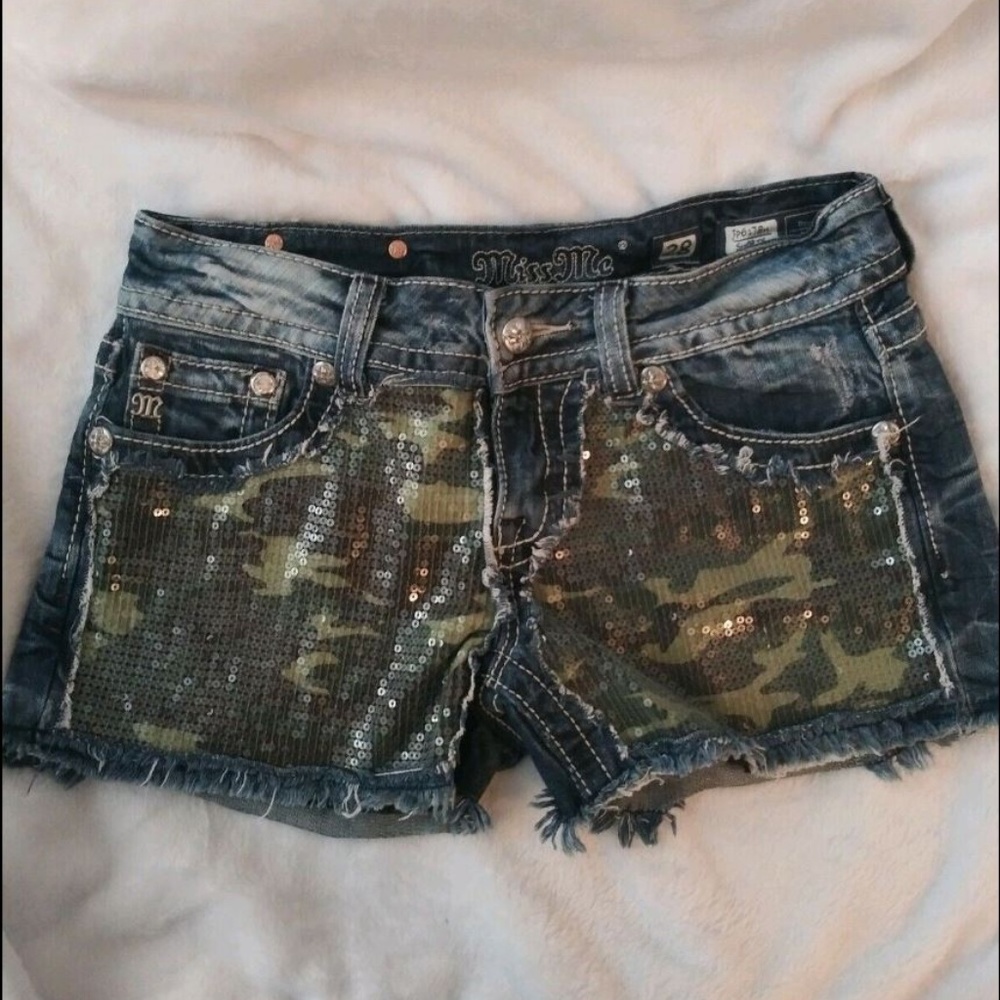 MISS ME Jean Short Camouflage design  Size 28